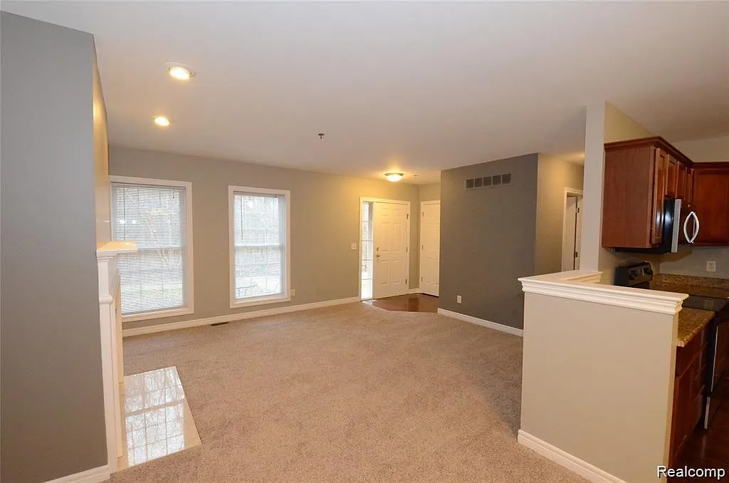2 bed, 2.5 bath, 1413 sqft, $2,200 — Photo 4