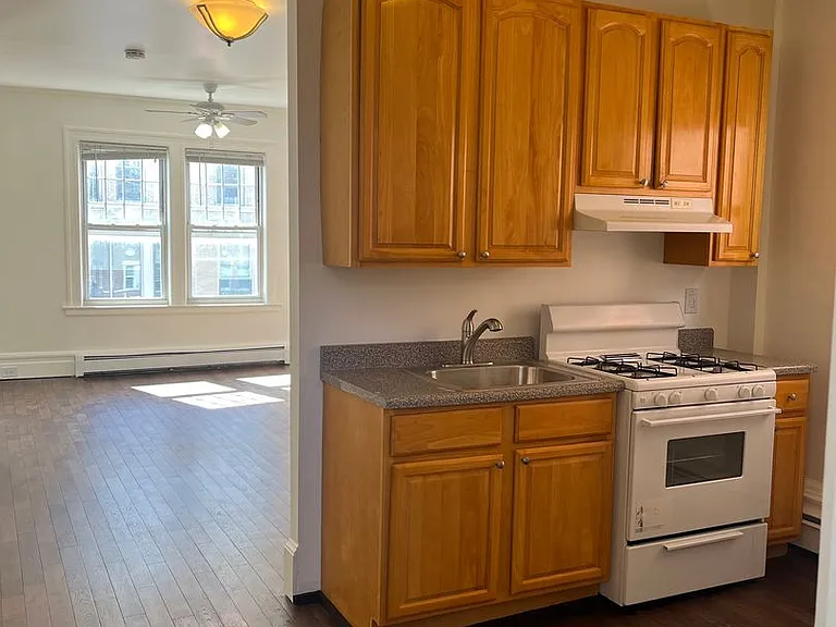 513 Bangs Ave — Photo 1