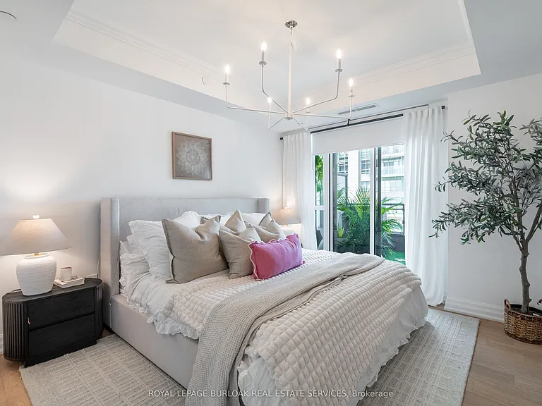 2060 Lakeshore Rd #304 — Photo 8
