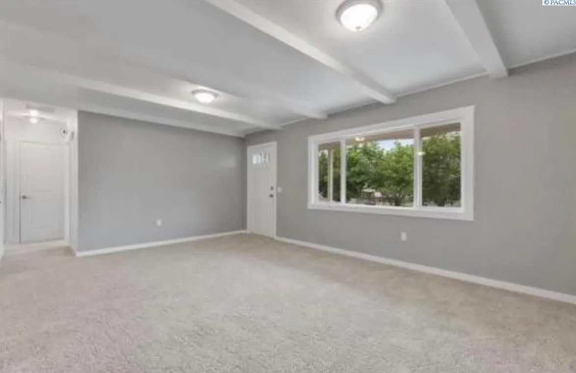 2 bed, $1,900 — Photo 2