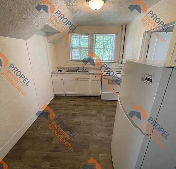 411 W 3rd St #2 — Photo 4
