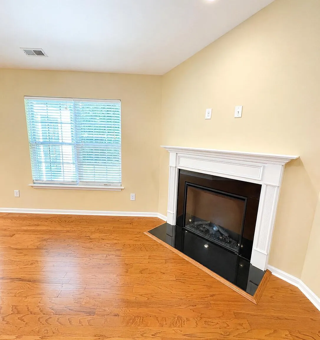 3 bed, 2.0 bath, 1814 sqft, $1,950 — Photo 3