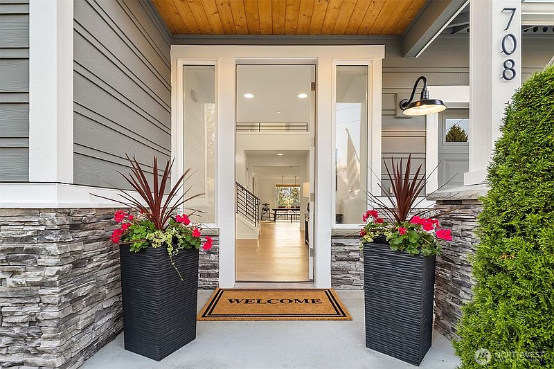 3rd image of 708 79th Avenue SE