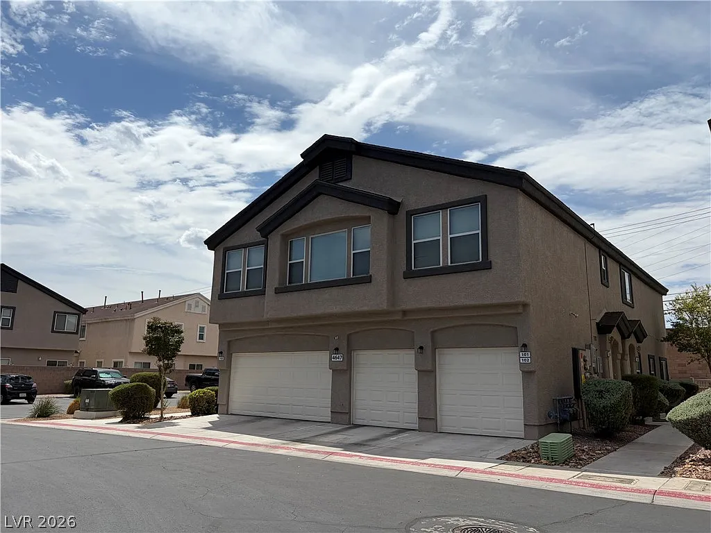 3 bed, 2.5 bath, 1562 sqft, $1,850 — Photo 2