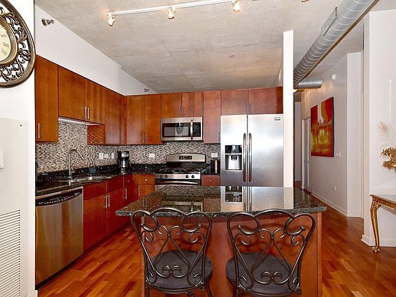 2nd image of 700 N Larrabee St APT 1011