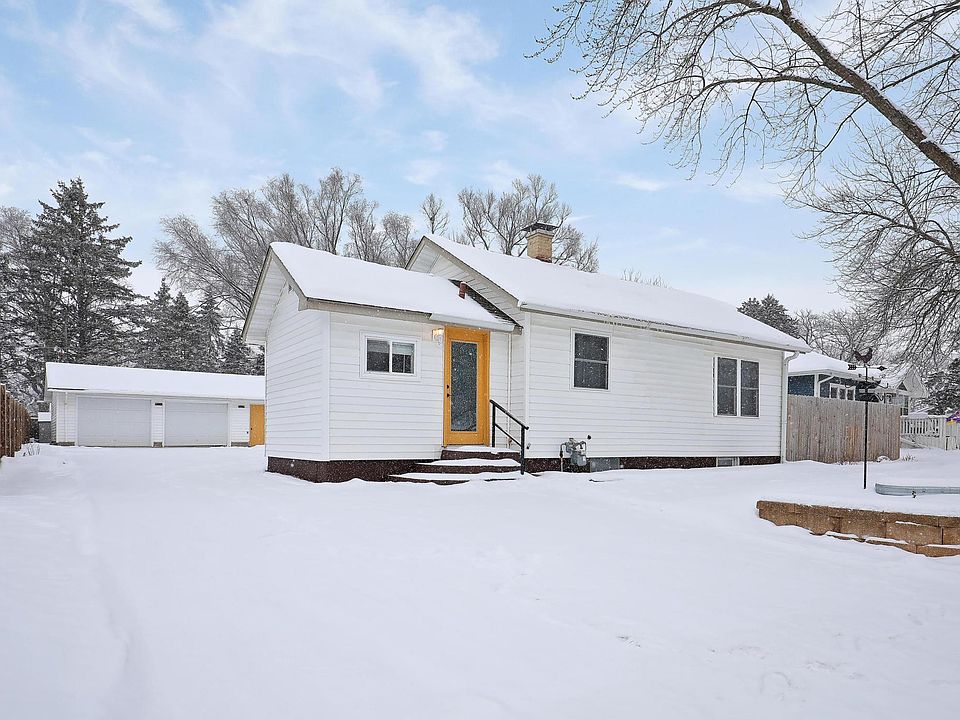 1st image of 214 18th St W