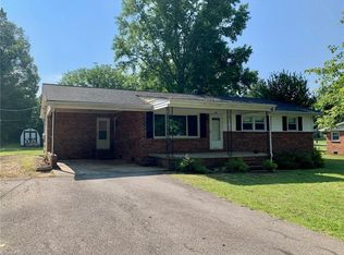 343 Sunset Dr, Eden, NC 27288