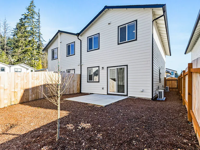 Santiam Canyon Luxury Townhomes — Photo 16