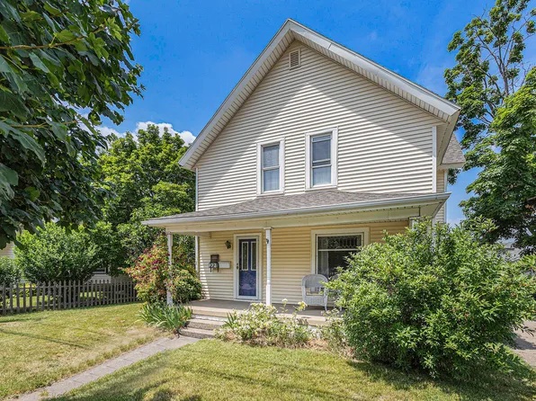 22 Ash St W, Three Oaks, MI 49128
