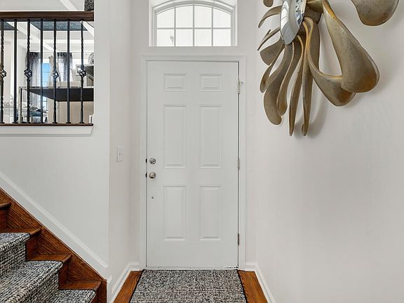 3rd image of 5 Creekside Ct