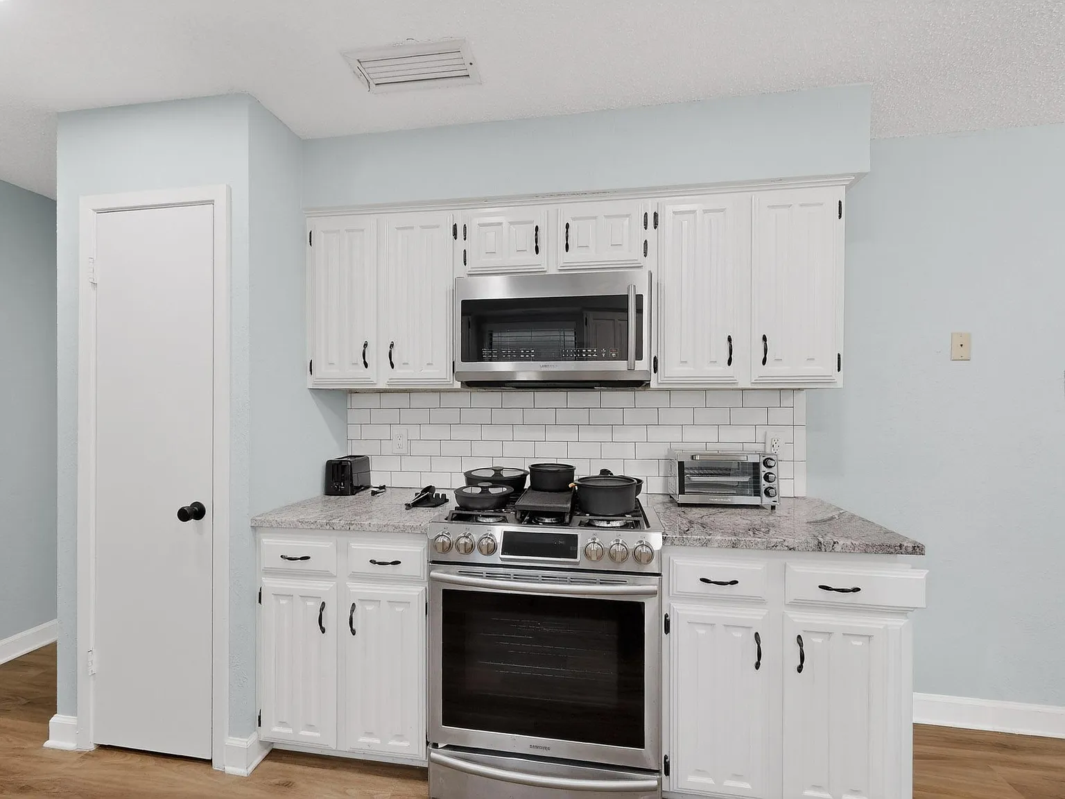 4 bed, 3.0 bath, 2040 sqft, $1,009 — Photo 3
