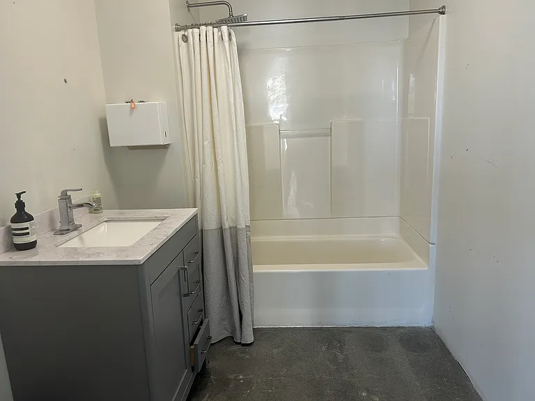 2404 Wilshire Blvd #4F — Photo 15