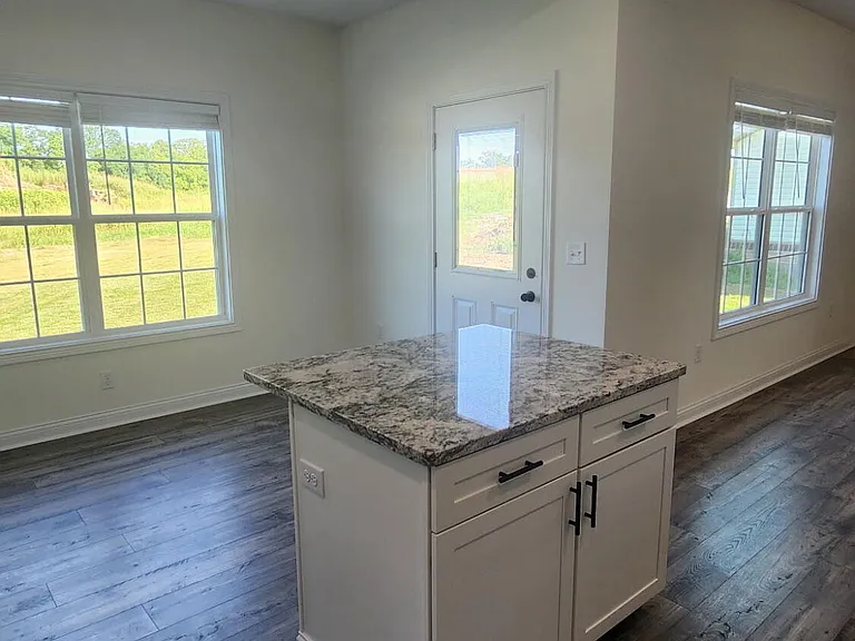 929 Olympic Ct — Photo 12