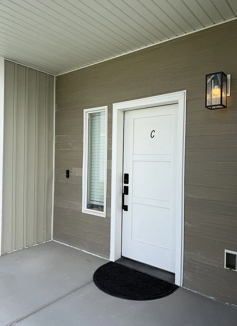 5560 Trueman Unit C — Photo 3