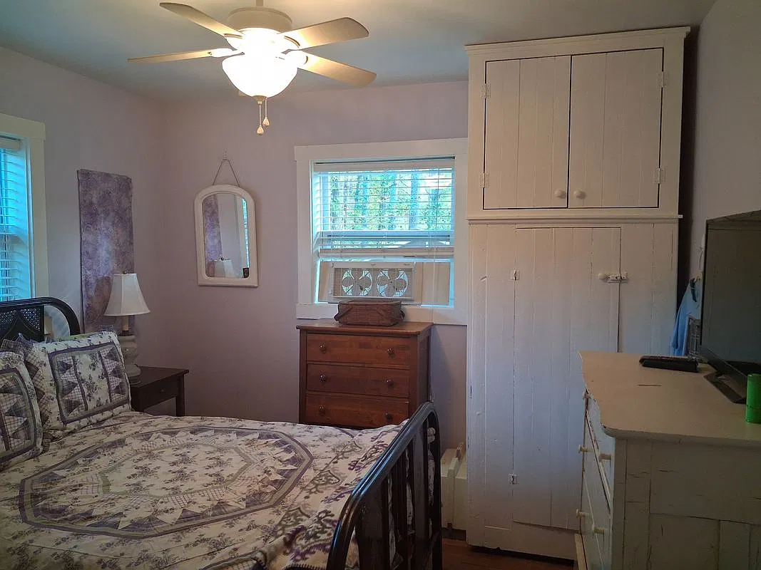 1 bed, 1.0 bath, 480 sqft, $1,300 — Photo 2