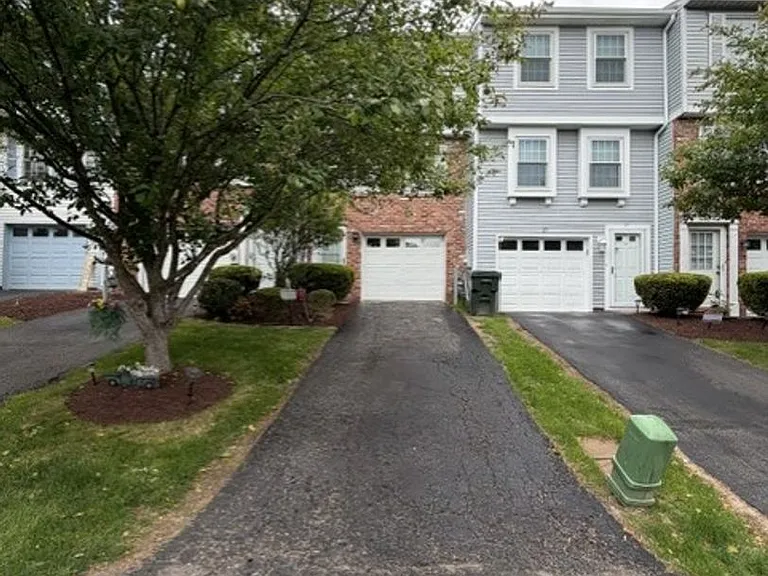 29 Shadow Dr — Photo 2
