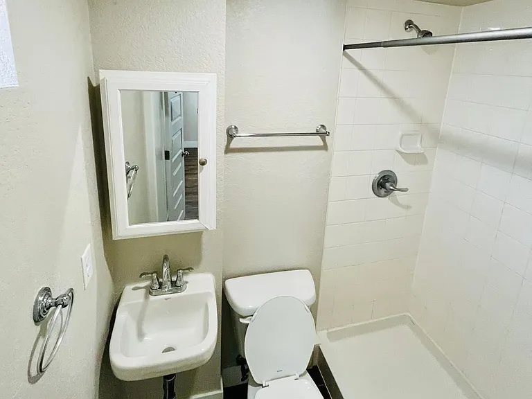 1559 Vine St — Photo 10