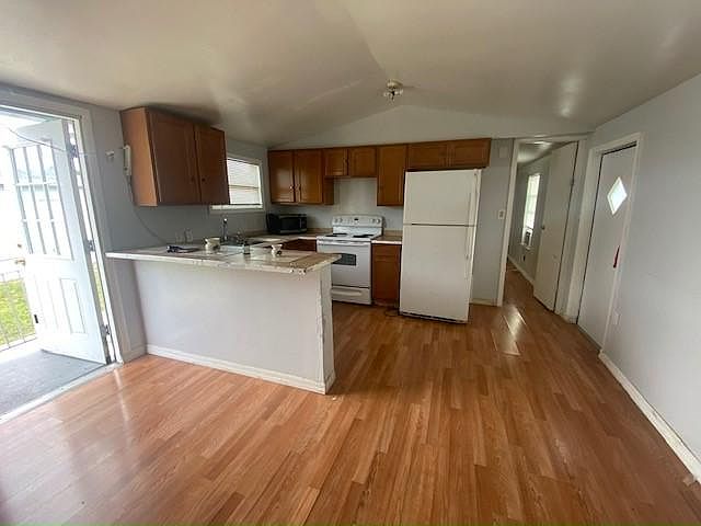 1st image of 1819 La Crosse Ave #256