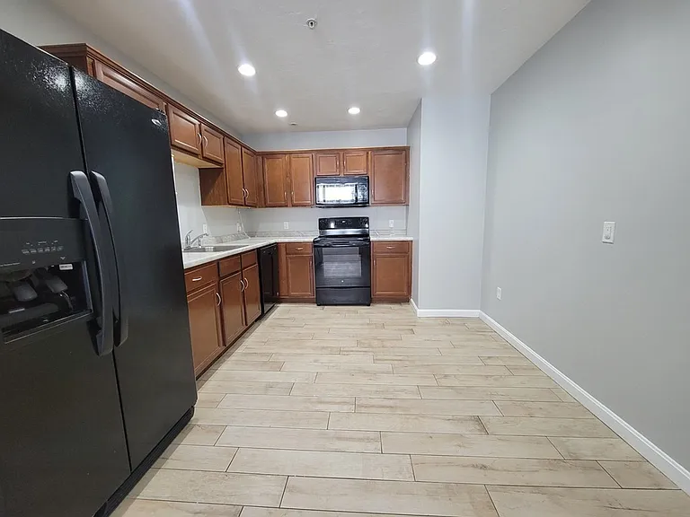 70 Oak Street Ext #3E — Photo 6