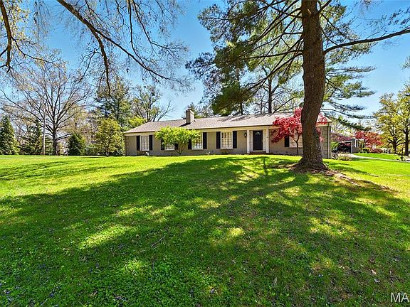 2nd image of 750 Laurel Oak Dr