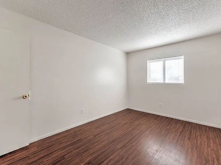 3109 N Walnut Rd — Photo 3