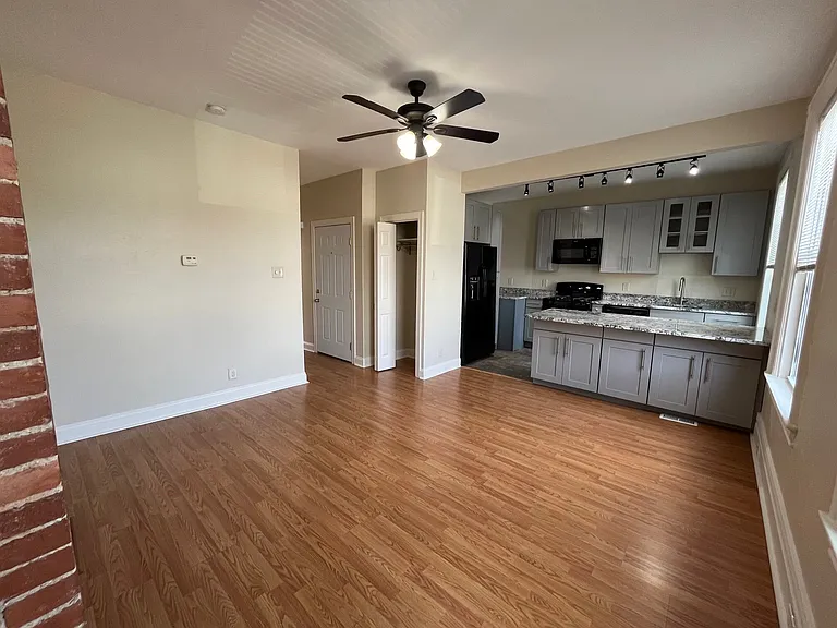 837 Highview St #2 — Photo 16
