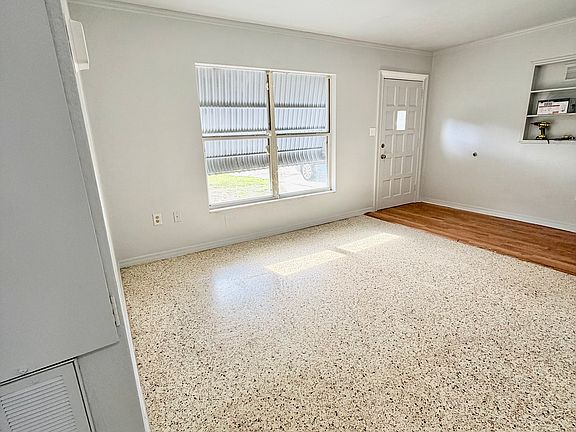 3rd image of 4169 Highland Loop