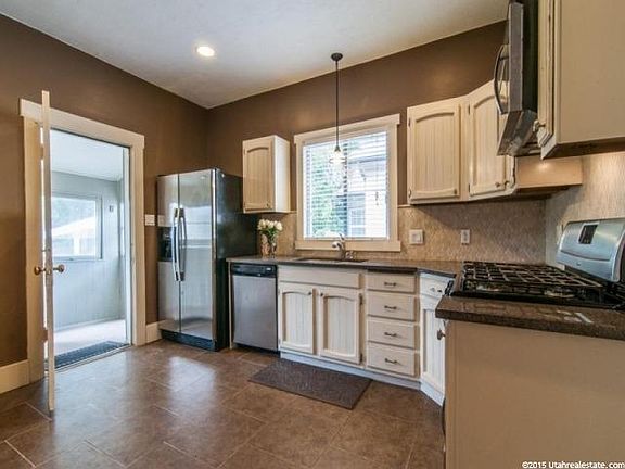 4th image of 1146 E Laird Ave
