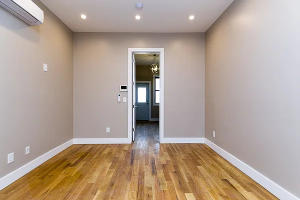 Rented by Nooklyn NYC LLC | media 34