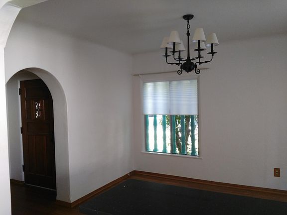 5th image of 2444 Hill St