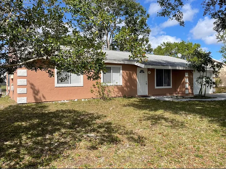 615 SW Bridgeport Dr — Photo 1
