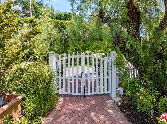 2nd image of 307 S Burlingame Ave