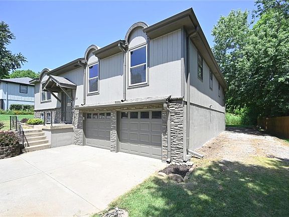4th image of 118 Town Court Cir