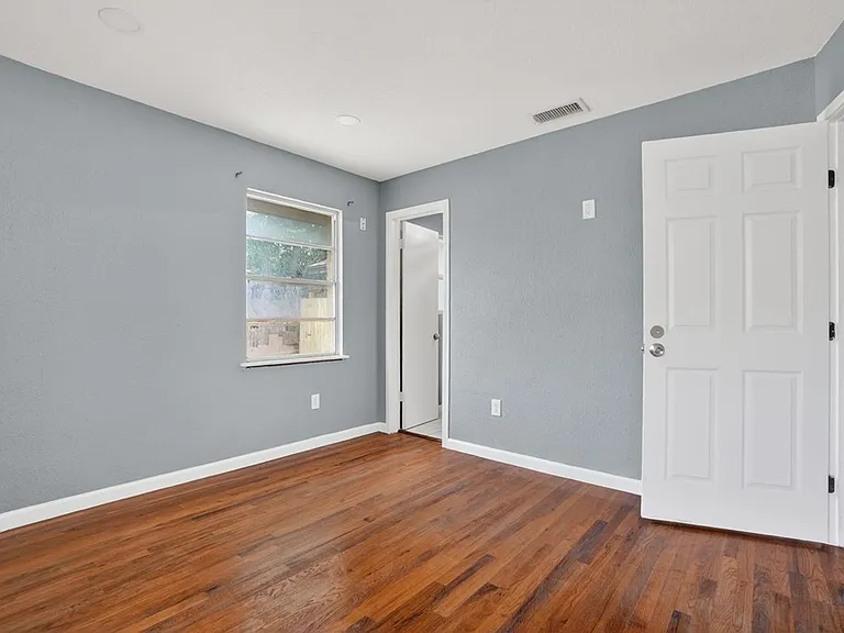 4427 Leddy Dr — Photo 17