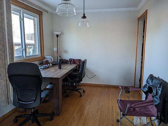 3rd image of 566 Mount Anne Dr