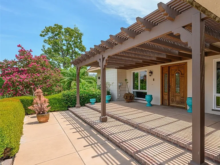 2328 E Vine Ave — Photo 18