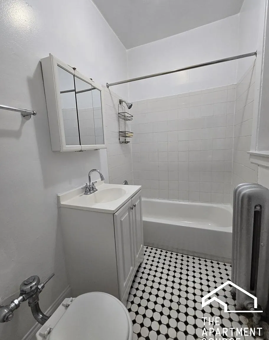 7755 North Sheridan Road #2 — Photo 4