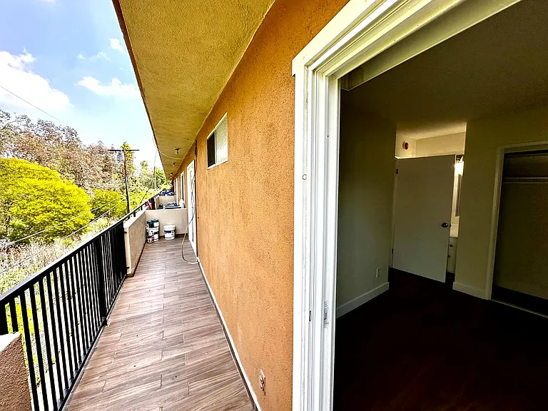 1915 W 22nd St. — Photo 15