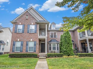 42640 Park Crescent Dr, Sterling Heights, MI 48313