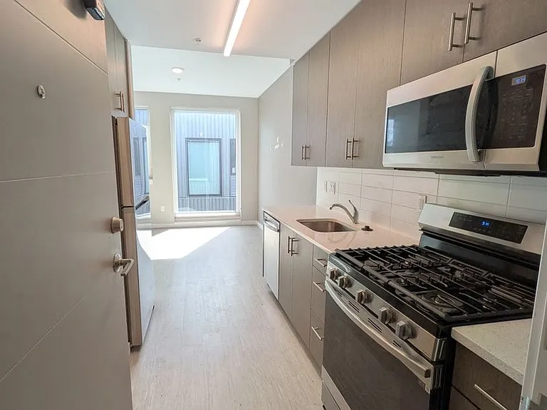 Soleil Apartments — Photo 13
