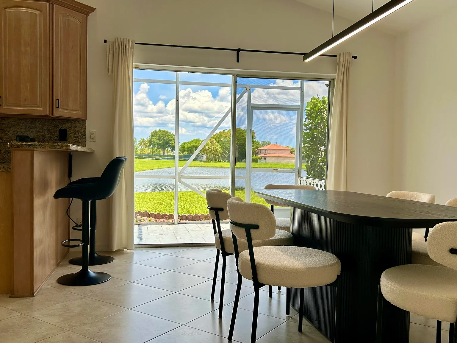 3 bed, 2.0 bath, 1885 sqft, $4,400 — Photo 3