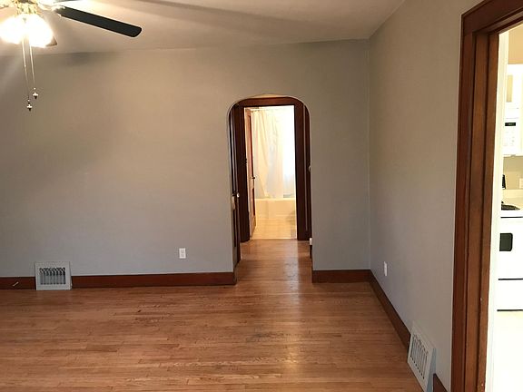 5th image of 2727 Western Ave