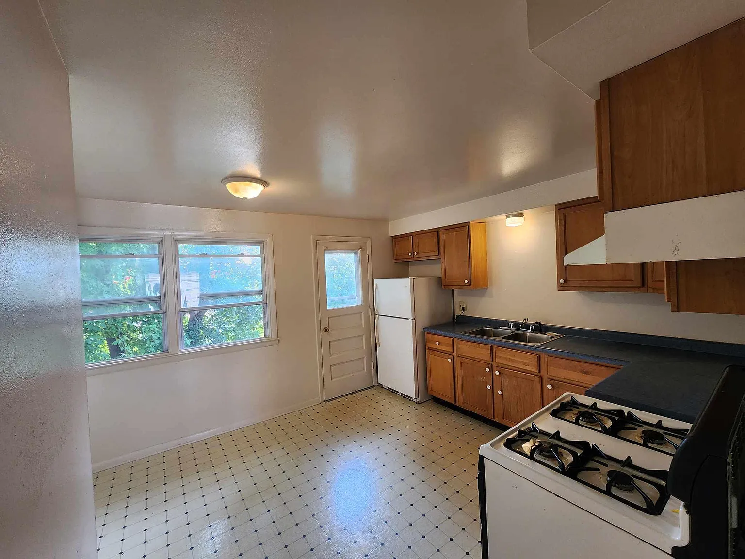 537 Three Mile Rd — Photo 3