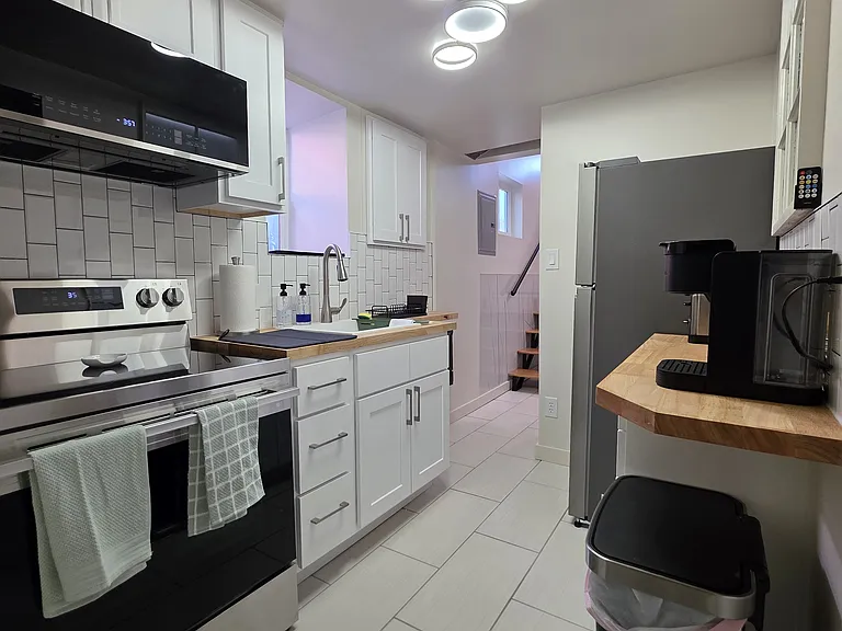 326 W 13th St #C — Photo 13