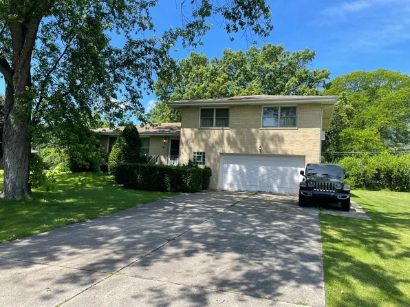 10 E Leon Ln, Prospect Heights, IL 60070