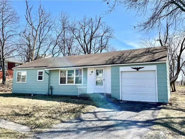 802 E Roseberry St, Hopkins, MO 64461