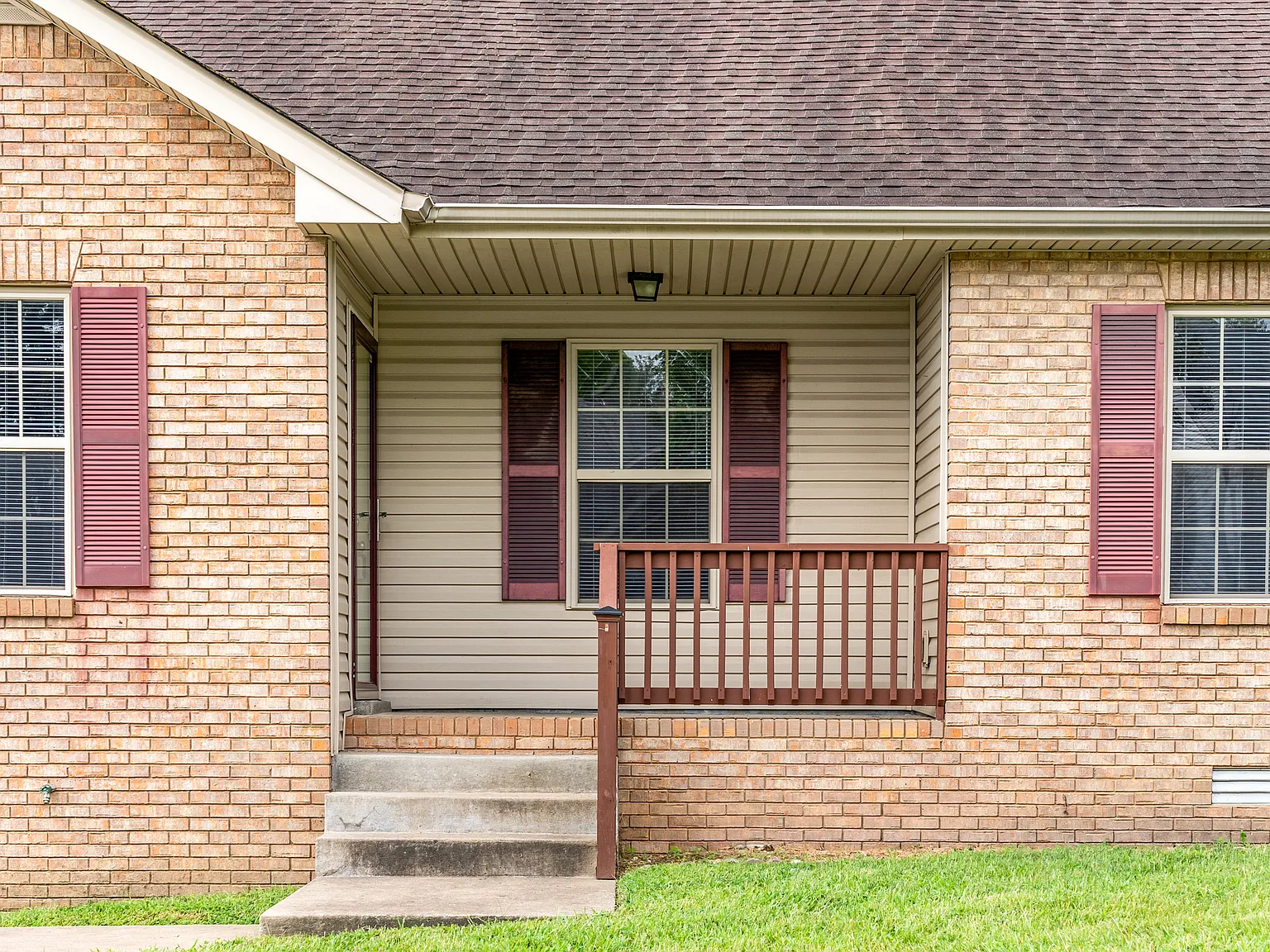 3 bed, 1120 sqft, $1,600 — Photo 2