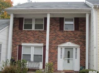 76 Federal Ln, Coram, NY 11727