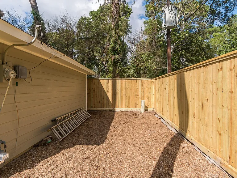 726 Thistlewood Dr — Photo 33