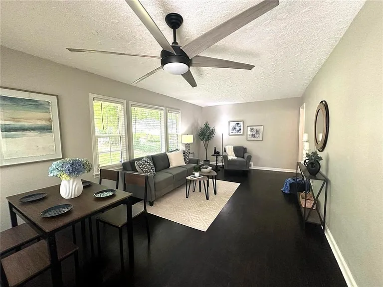 1900 Meadow Ln #1900 — Photo 2
